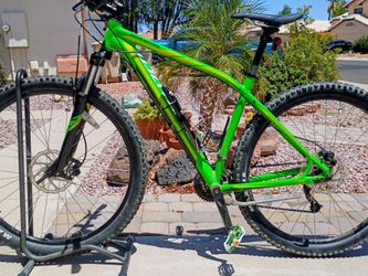 29 inch Specialized Rockhopper mountain bike