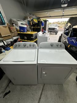 Like New Whirlpool Washer Electric Dryer Set