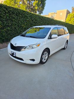 2012 Toyota Sienna