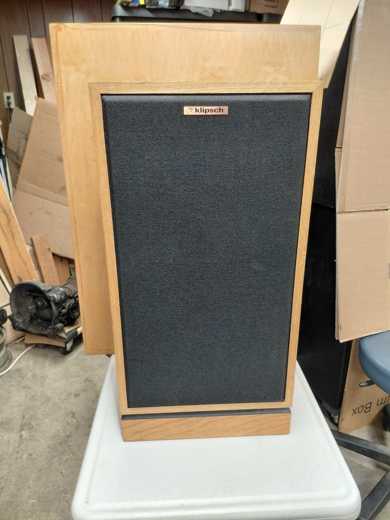 Klipsch Chorus speaker