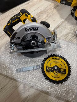 New DEWALT FLEXVOLT 60V MAX Cordless Brushless 7-1/4 in. Circular Saw with Brake (Tool Only)