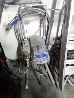 Nice Graco paint sprayer works great