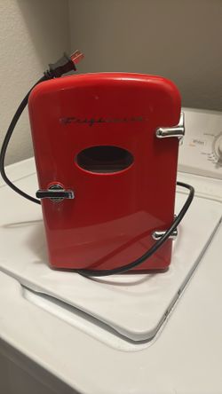 Mini Fridge $15