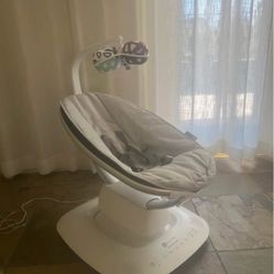NEW MamaRoo Baby Swing