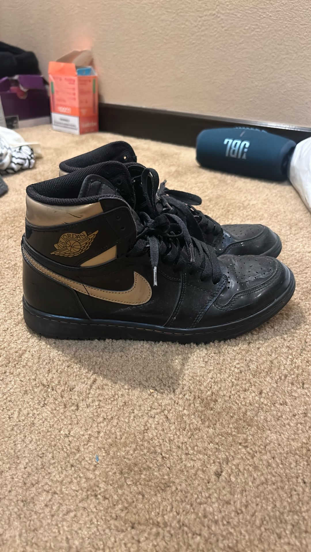 Jordan 1 Retro High Black And Gold
