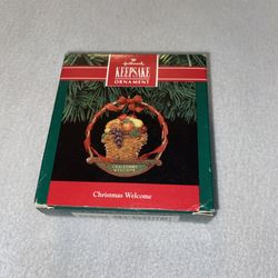 hallmark Christmas Holiday 1991 fruit basket ornament B097
