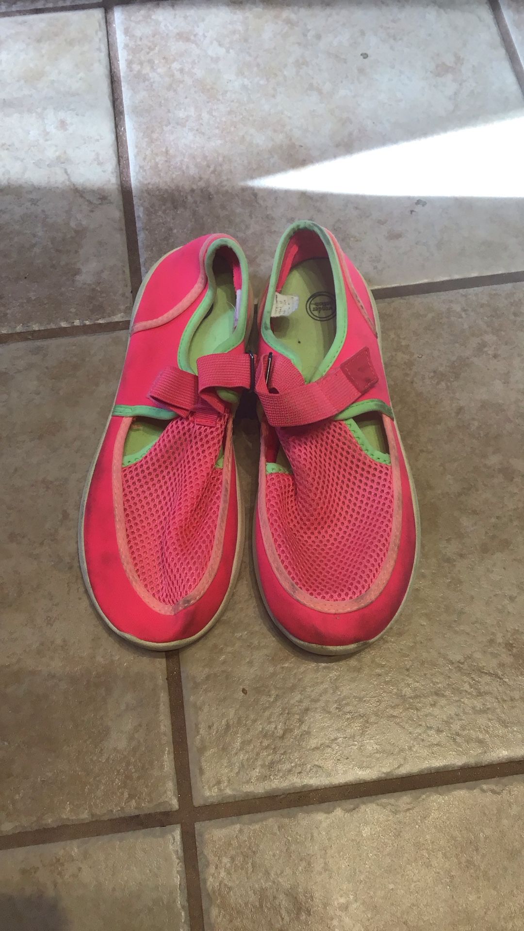 Women’s Size 9 Water Shoes