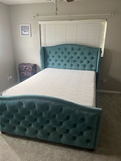 Bed frame, mattress and box springs (QUEEN)