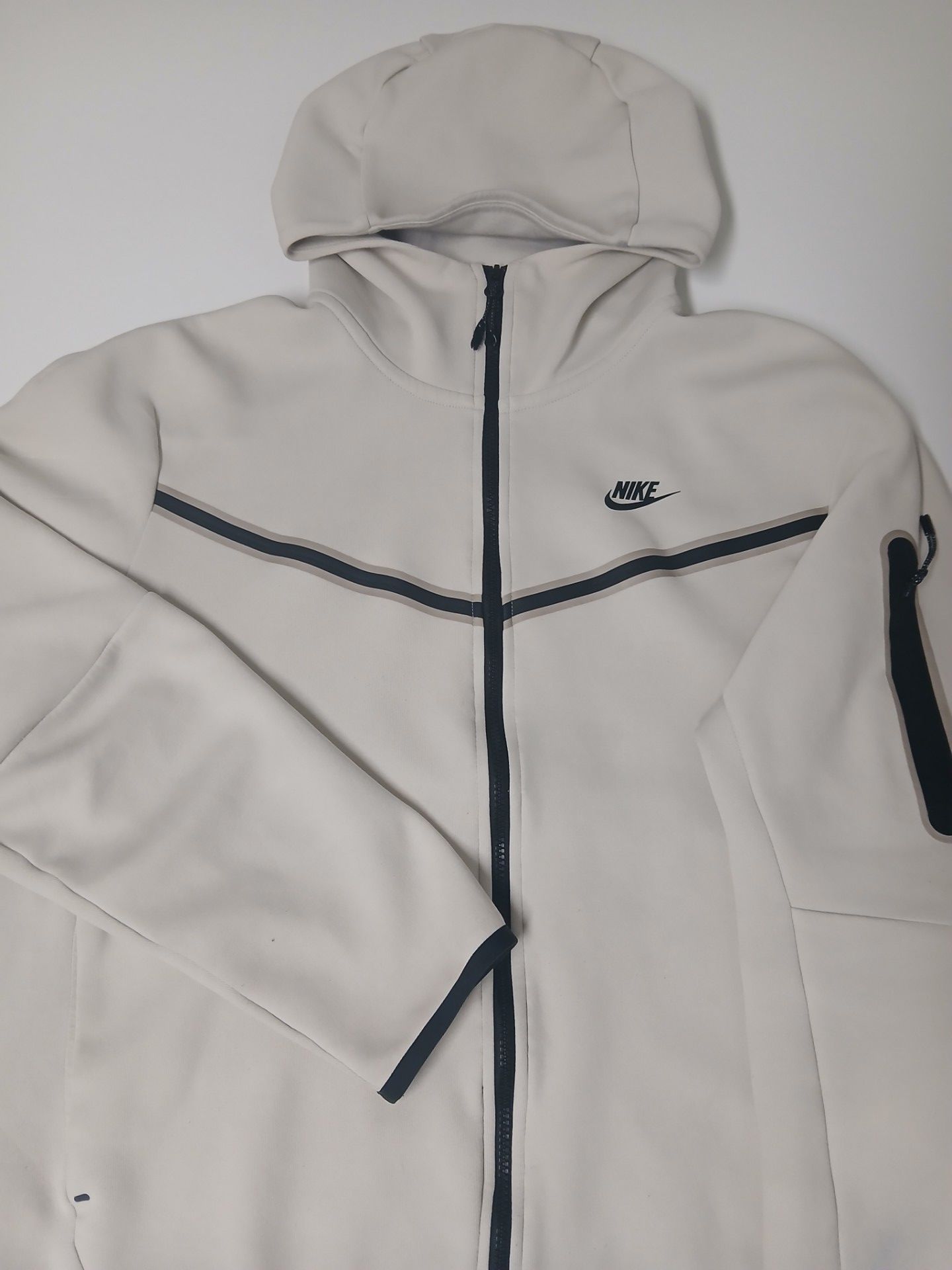 Nike tech Fleece white