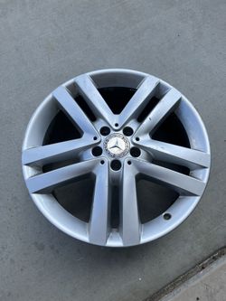 3 rims of a 2015Mercedes-Benz GL 450. 275/55R19