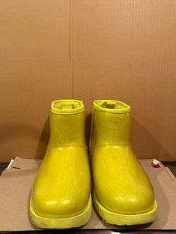 UGG kids classic mini Boot size 6