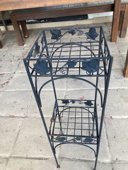 PRETTY BLACK WROUGHT IRON PLANT STAND
