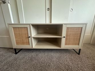 Entertainment / TV Stand