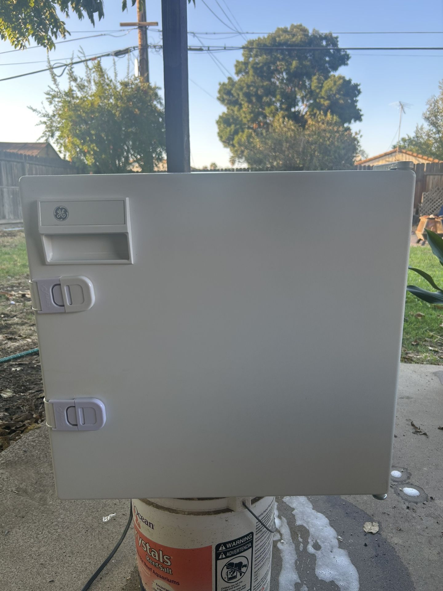 G&E Mini Fridge