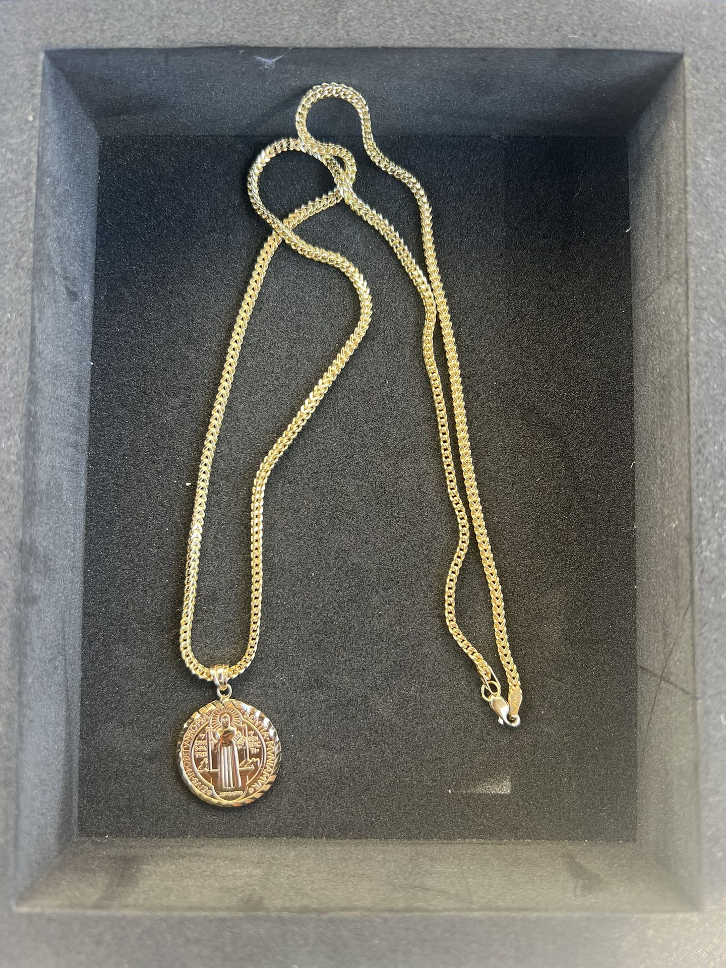14k gold 2.4mm 22 Inch Franco Chain With Double Sided Pendant.
