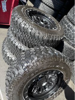☎️🚀vendo rines nuevos 17x9 de ancho de 6-139.7 lugs con llanta 255/75/R17 las 4 llanta por $930 🚀☎️