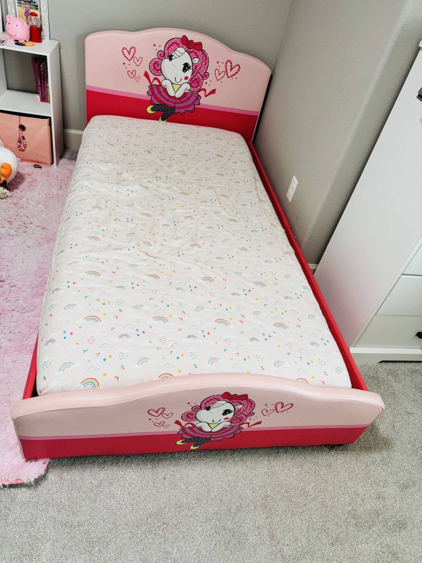Girl Bed - Twin (Free mattress, Pad And Bedsheet)