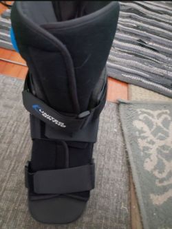 Injury Boot, United Ortho, Size M