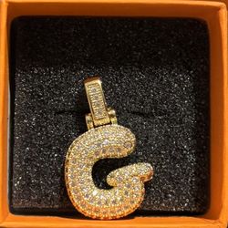 MOISSANITE  beautiful Pieces Different Sizes!