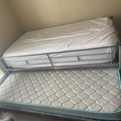 Cama Twin Con Cama Abajo. 