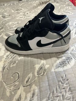 Air Jordan 1 Low sneakers in the Light Smoke Grey / White / Black