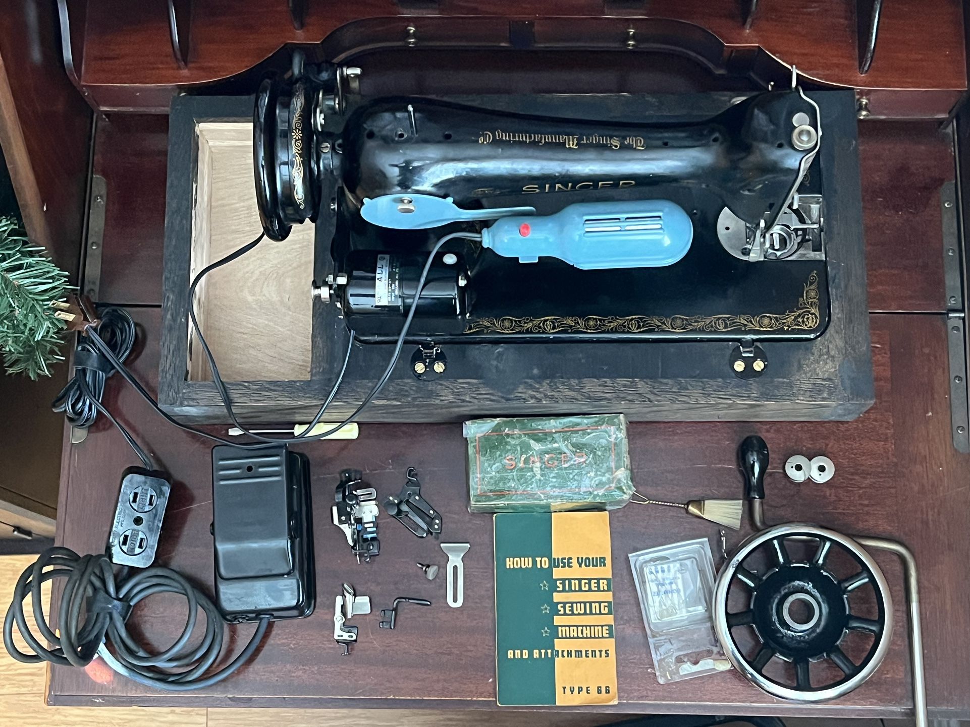 Antique Vintage Sewing Machine