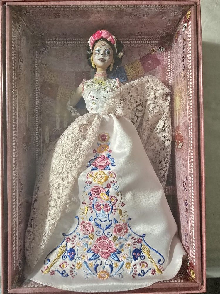 Barbie Doll Barbie Catrina 2020 Precio Matel New/Nueva 2020 Barbie