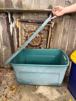 Tamor plastic storage tote bin