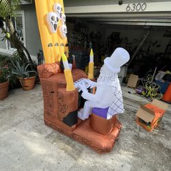 The 7 Feet Tall Organ Player Animated With Sound Box