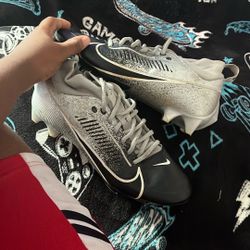  Nike  Pro Football Cleats  Size 9
