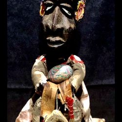 Tribal Maturnity Wood Carving With Beautiful Cloak
