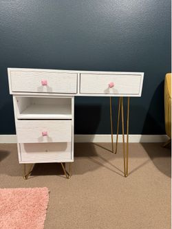 Vanity for a young girl
