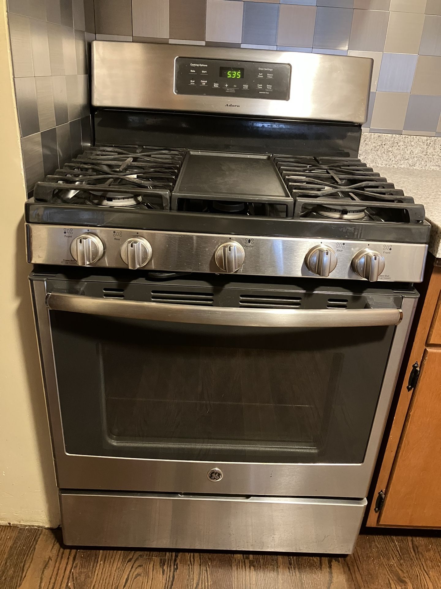 Adora GE Range Oven And Stovetop for Sale in Independence, MO OfferUp