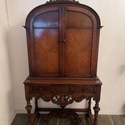 Antique China Babinet