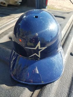 Estro helmet with the open star