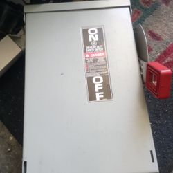 Ge 3 Pole 30amp Safety Switch Heavy Duty Fused