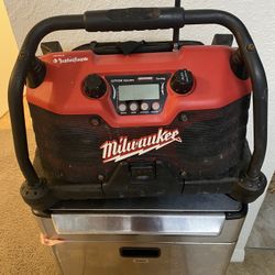 Milwaukee Job Site Radio AM/FM AUX