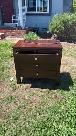 Free Bassett bedside table