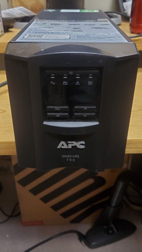 APC Smart-UPS, Line Interactive, 750VA 120V