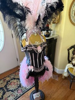 Vegas Showgirl