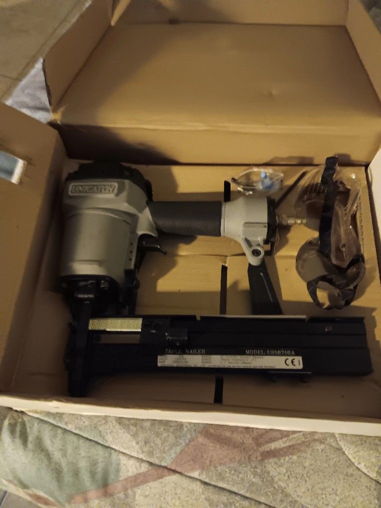 STAPLE/NAIL GUN (AIR)