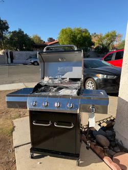 PROPANE GAS BBQ GRILL NEW ASSAMBLED FROM THE BOX