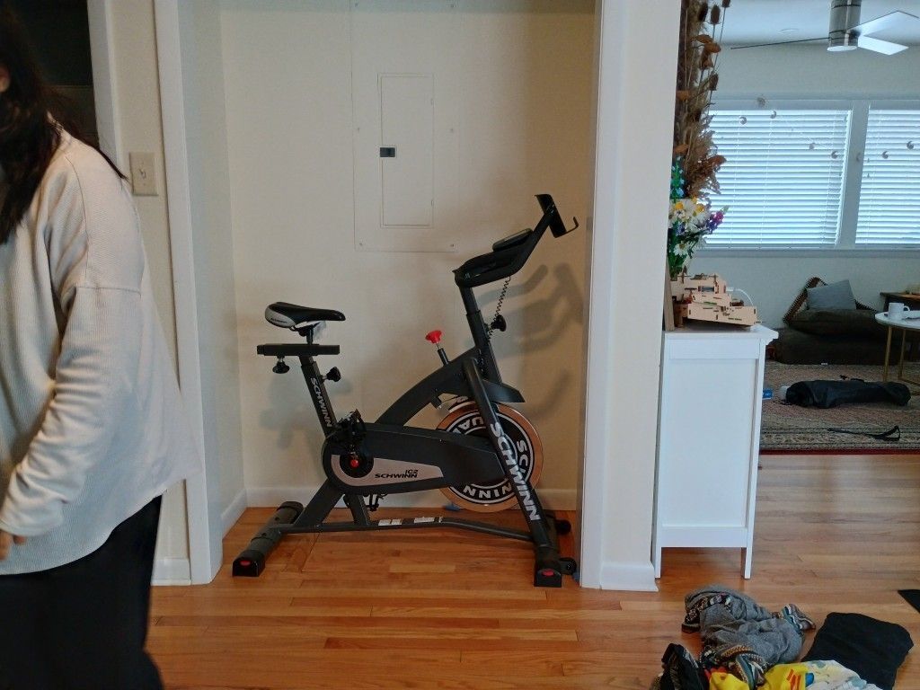 schwinn indoor cycling bike