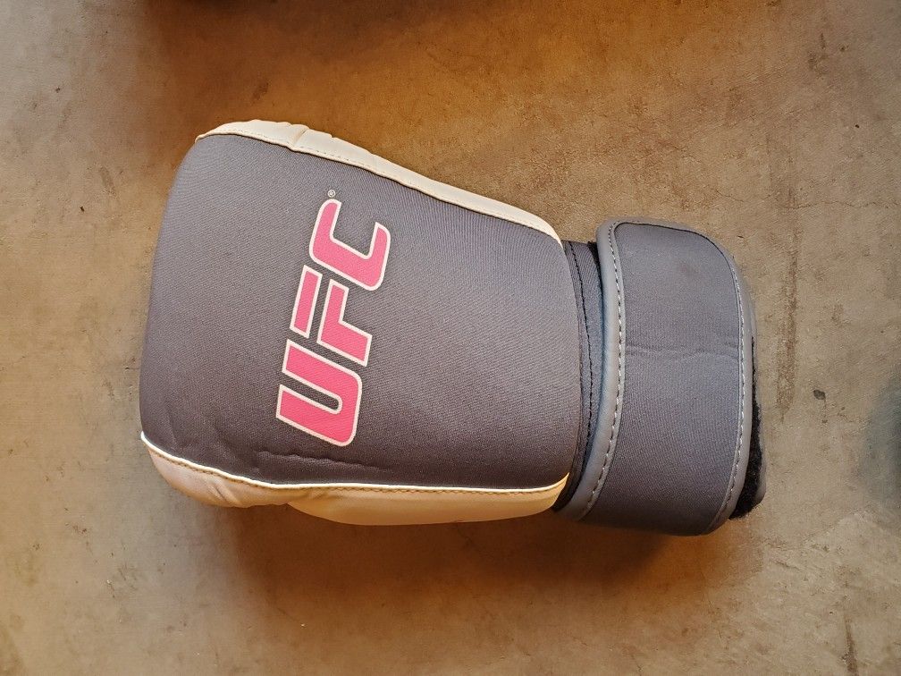 Small Boxing Gloves Pink/Grey