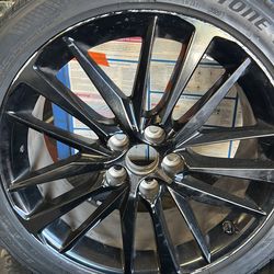 255/40/19 tire and wheels