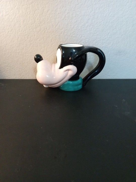GORGEOUS Disney Corp Goofy Mug

