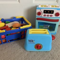 Lakeshore Pretend Play Food and Pretend Play Tasty Oven and Toaster