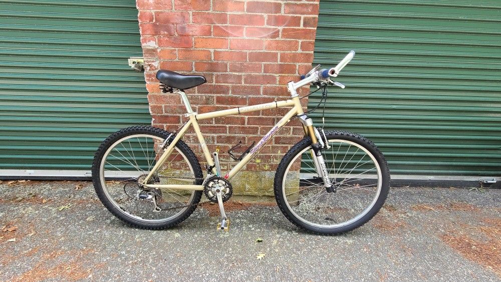 Specialized Stumpjumper mountain bike. MEDIUM 18" frame, 26"wheels.
