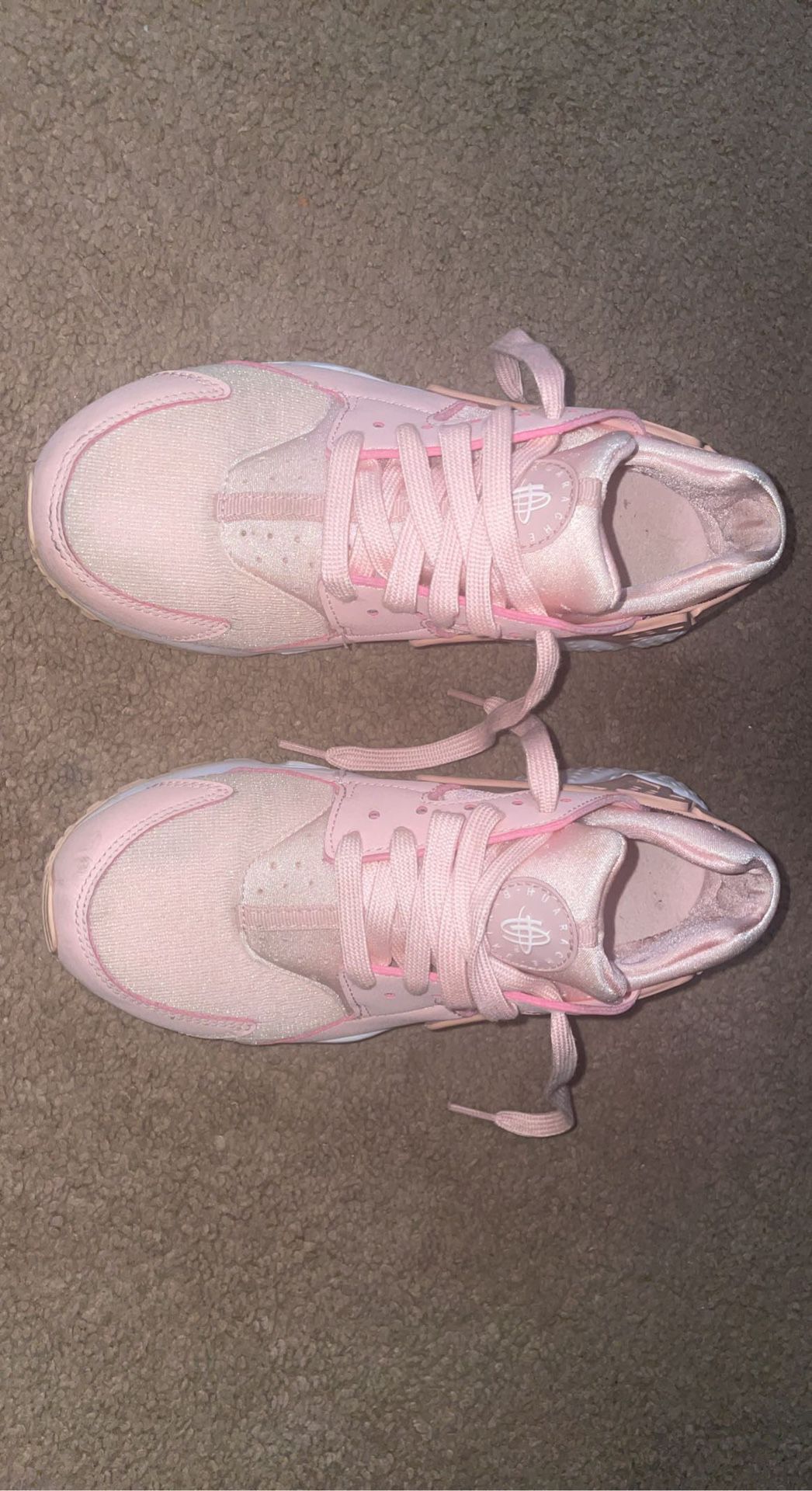 Cute Ladies Pink Nike Sneakers-SIZE 6.5💓