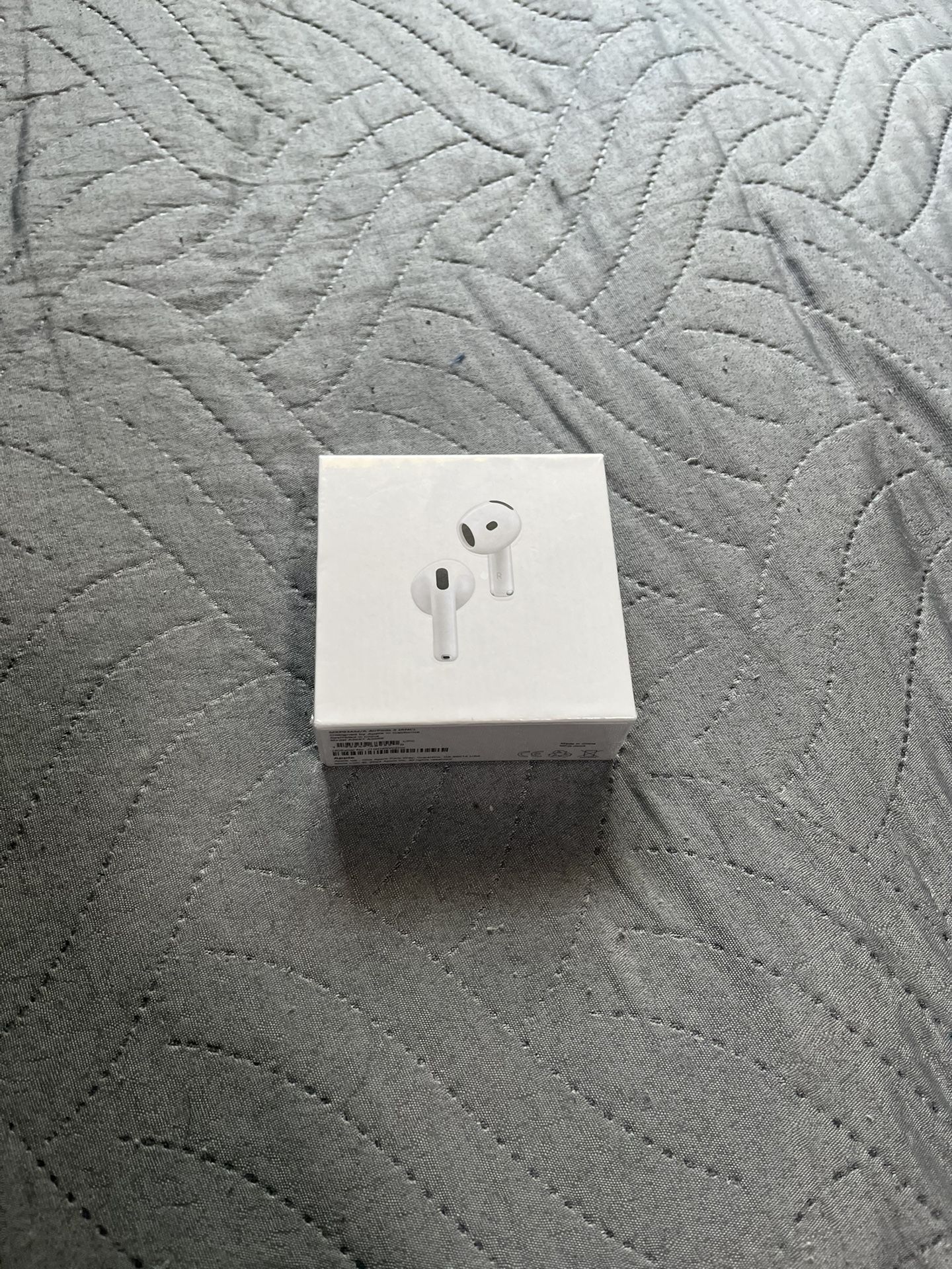 AirPods 4 with ANC